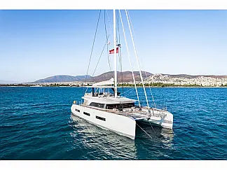 Lagoon Sixty 5 - External image
