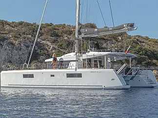 Lagoon 52F - External image