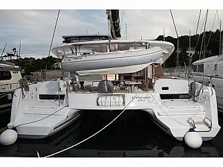 Lagoon 42 - External image