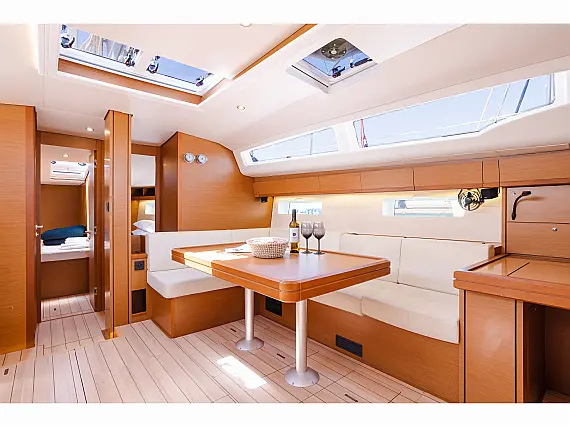 Jeanneau 54 - Internal image