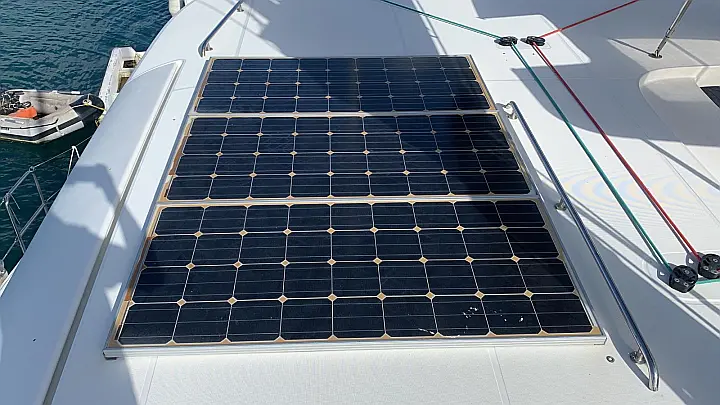 Lagoon 42 - Solar panels