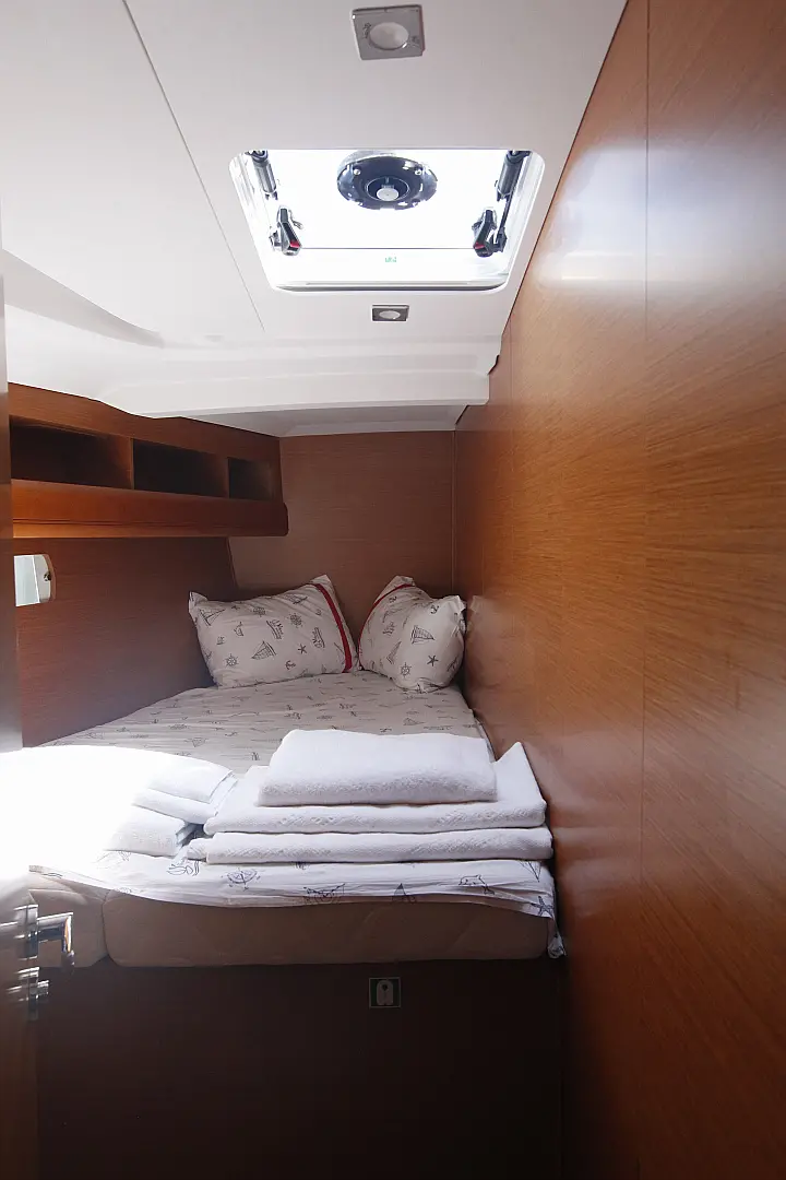 Sun Odyssey 479 - Front Cabin (port side)