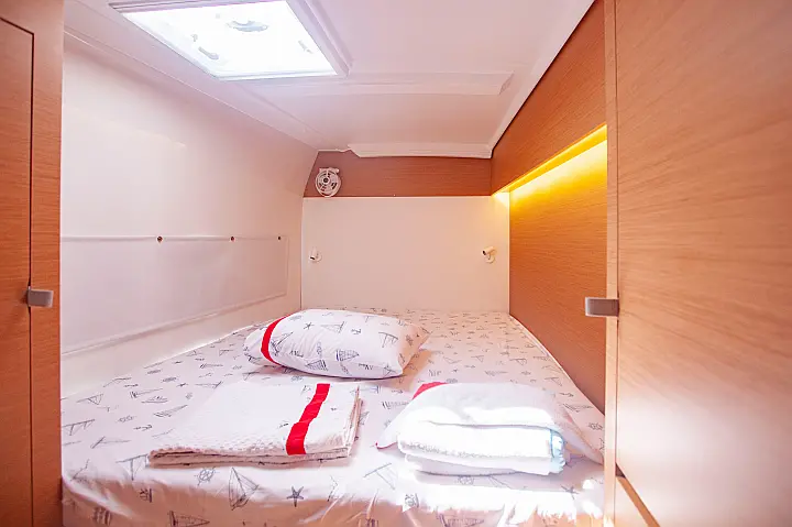 Excess 11 - Front Cabin (port side)