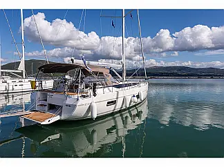 Bavaria C45 - External image