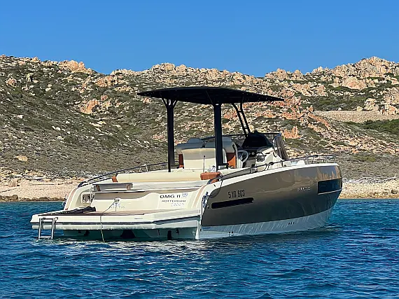 Invictus 280 GT - External image