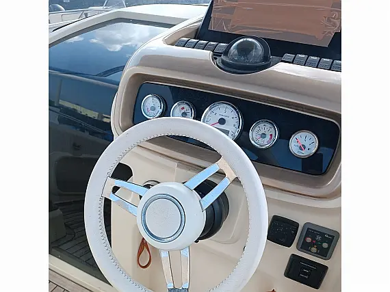 Invictus 280 GT - Internal image