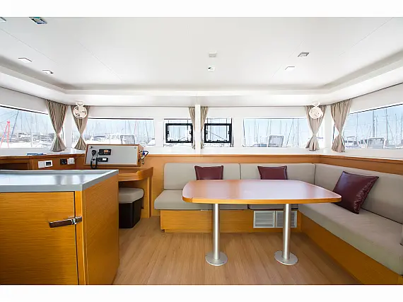 Lagoon 450  Flybridge - Internal image