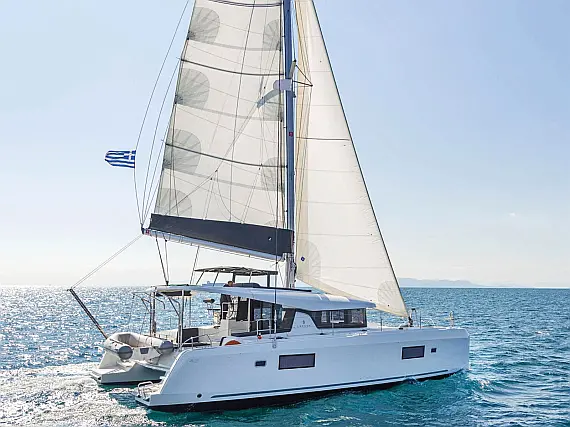 Lagoon 42 - External image