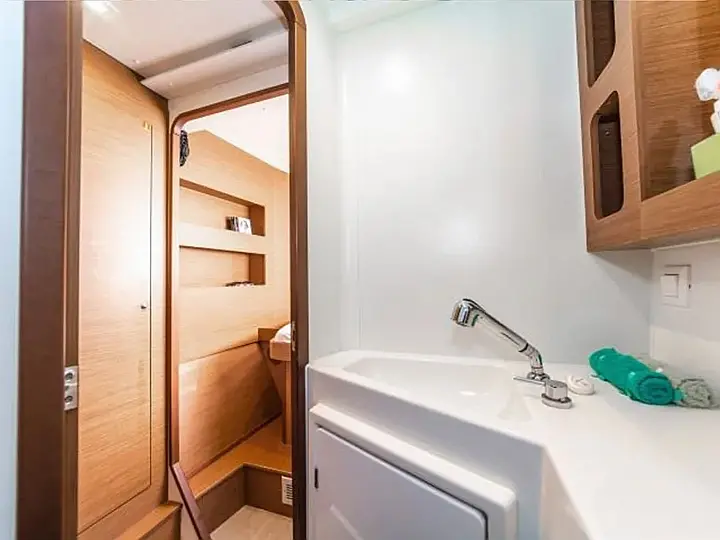 Lagoon 42 - 