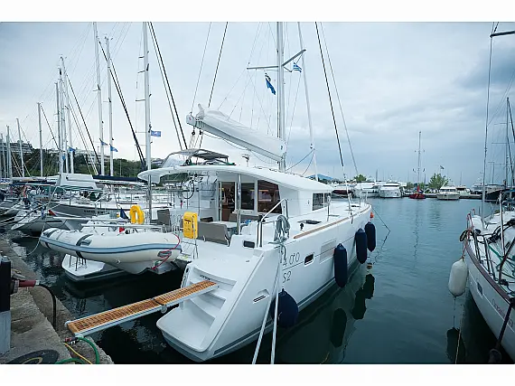 Lagoon 400 S2 - External image