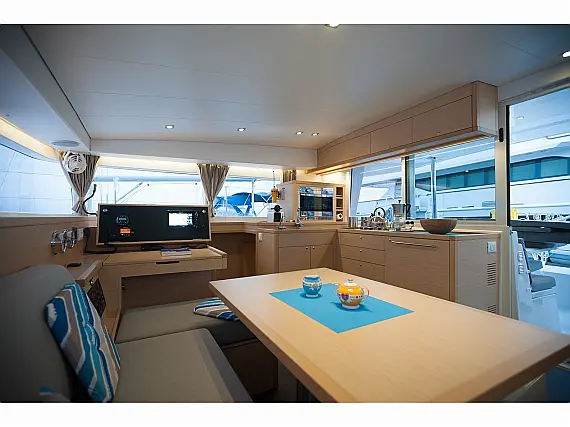 Lagoon 400 S2 - Internal image