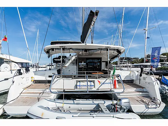 Lagoon 42 - External image