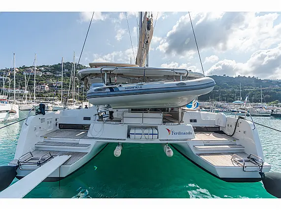 Lagoon 42 - External image