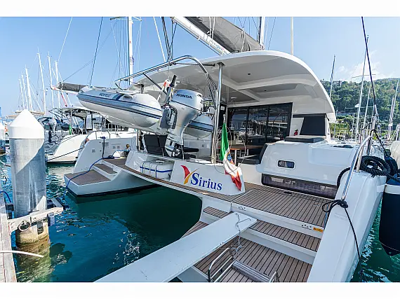 Lagoon 42 - External image