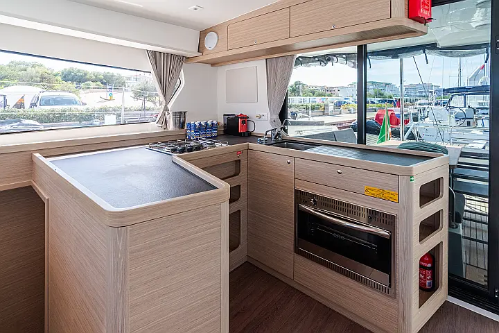 Lagoon 42 - 