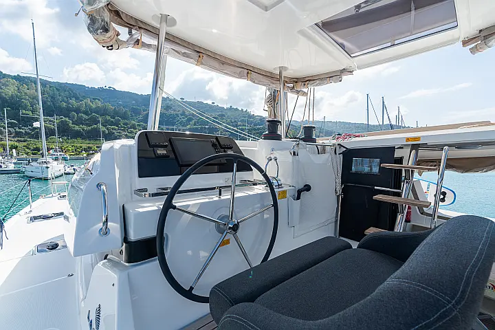 Lagoon 42 - 