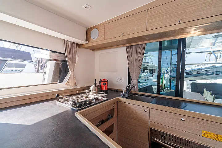 Lagoon 42 - 