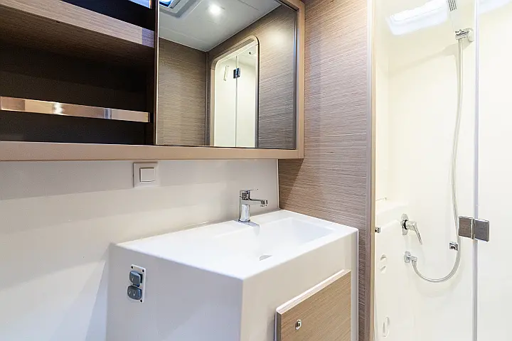 Lagoon 42 - 
