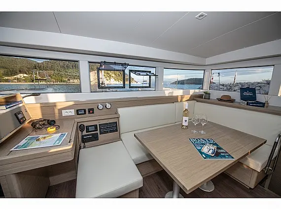 Lagoon 40  - Internal image
