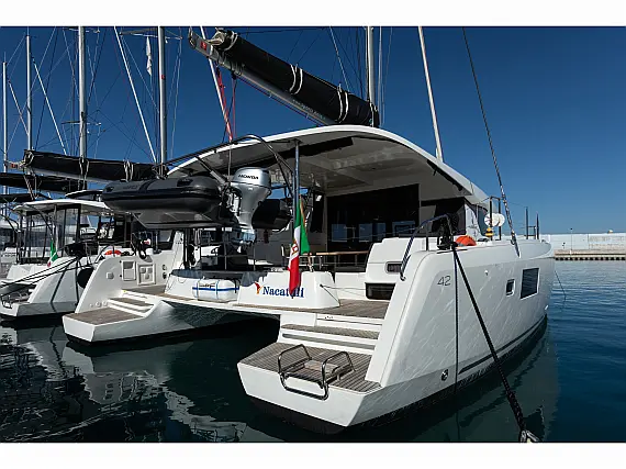 Lagoon 42 - External image