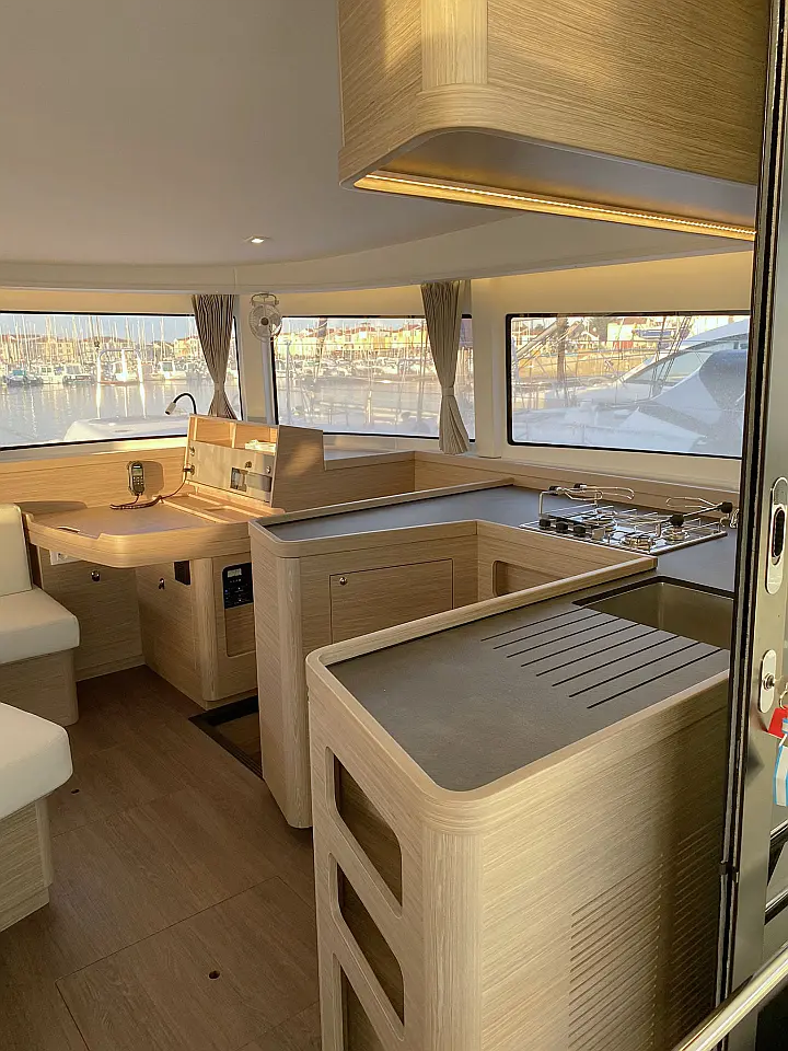 Lagoon 42.3 - 