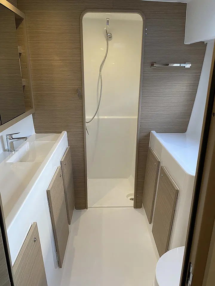 Lagoon 42.3 - 