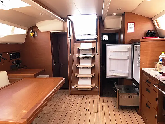 Jeanneau 54 - Internal image