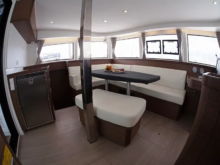 Lagoon 42 (4 dbl / 1 single ) - 