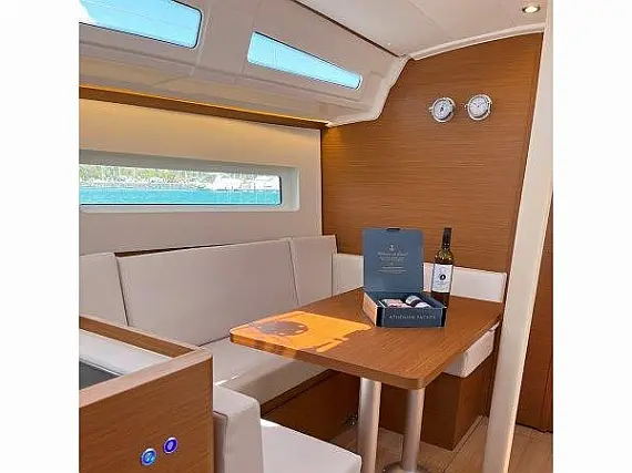 Sun Odyssey 380 - Internal image