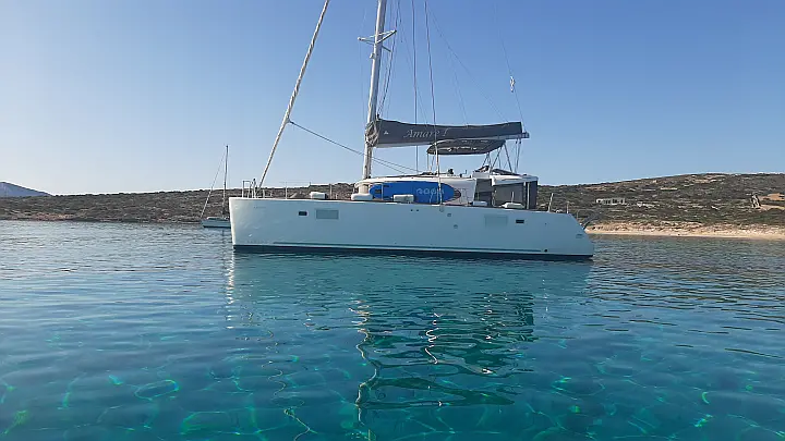 LAGOON  450F AMARE I / SKIPPERED ONLY / FREE STAND UP PADDLE / BOW CUSHIONS  - 