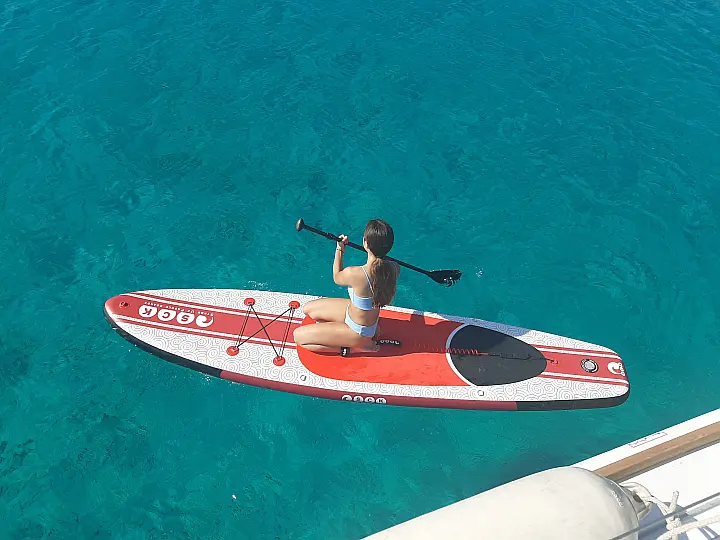 LAGOON  450F AMARE I / SKIPPERED ONLY / FREE STAND UP PADDLE / BOW CUSHIONS  - 