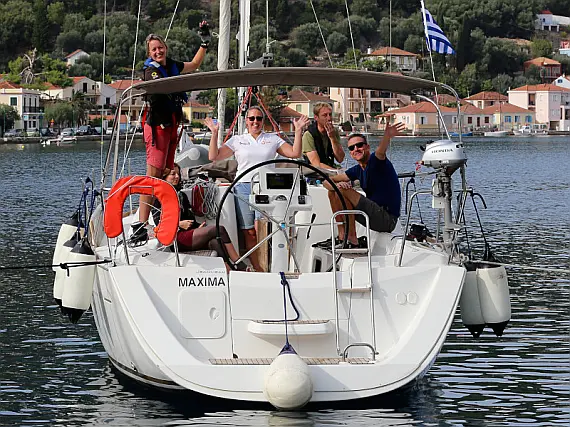 Sun Odyssey 33i - External image