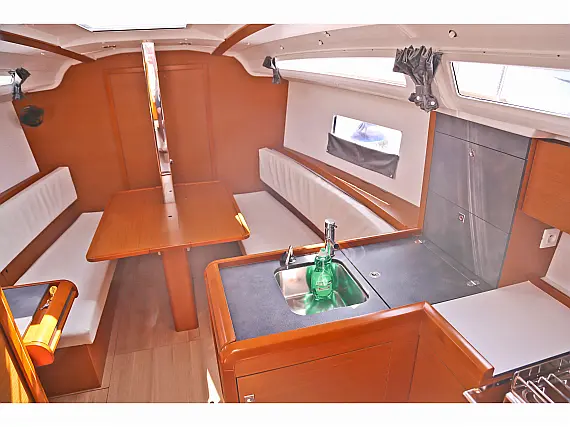 Sun Odyssey 349 - Internal image