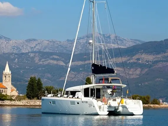 Lagoon 39 - External image