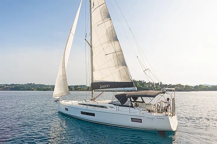Oceanis 51.1 (5+1 cab) A/C & GEN - 