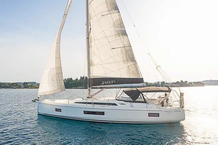 Oceanis 51.1 (5+1 cab) A/C & GEN - 