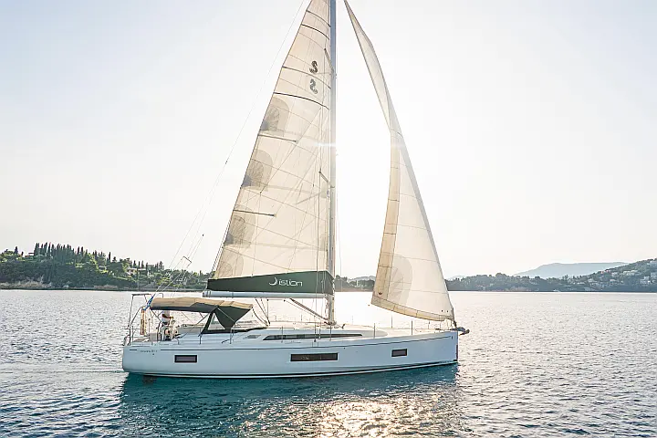 Oceanis 51.1 (5+1 cab) A/C & GEN - 