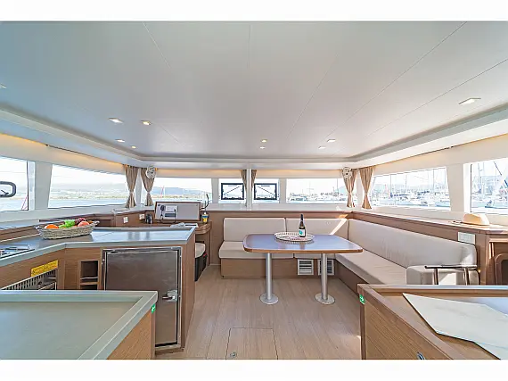 Lagoon 450 Fly A/C & GEN & WM - Internal image