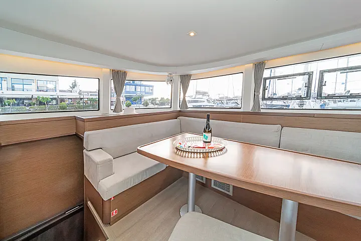 Lagoon 42 A/C & GEN - 