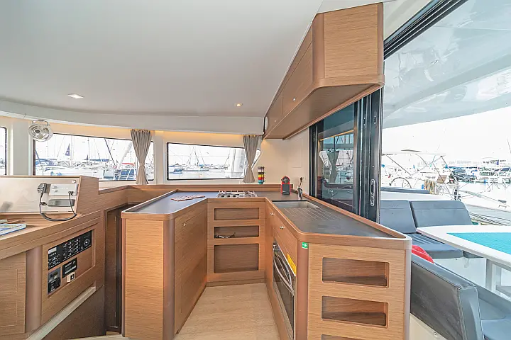 Lagoon 42 A/C & GEN - 