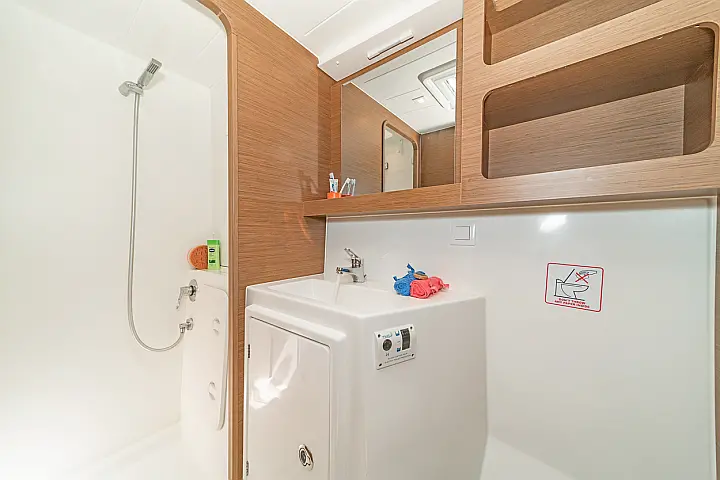 Lagoon 42 A/C & GEN - 