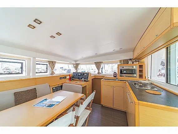 Lagoon 400 S2 A/C & GEN - Internal image
