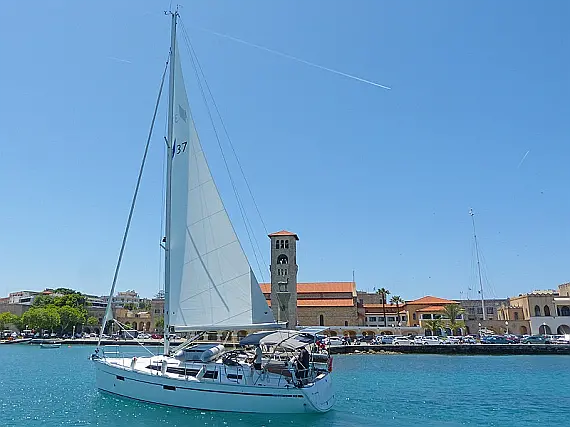 Bavaria 37 Cruiser - External image