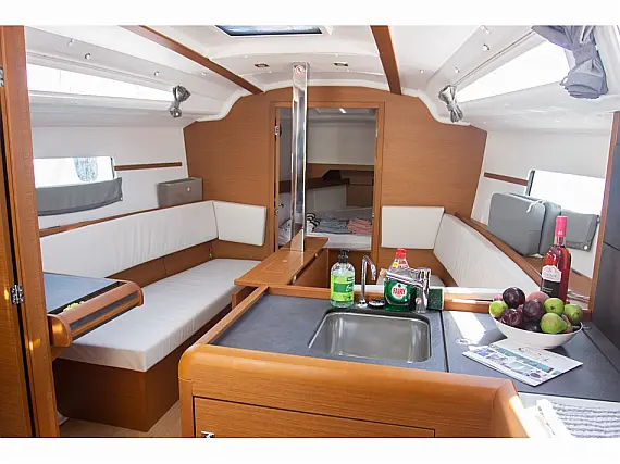 Sun Odyssey 349 - Internal image