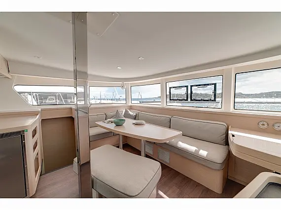 Lagoon 42 (3 cab) - Internal image