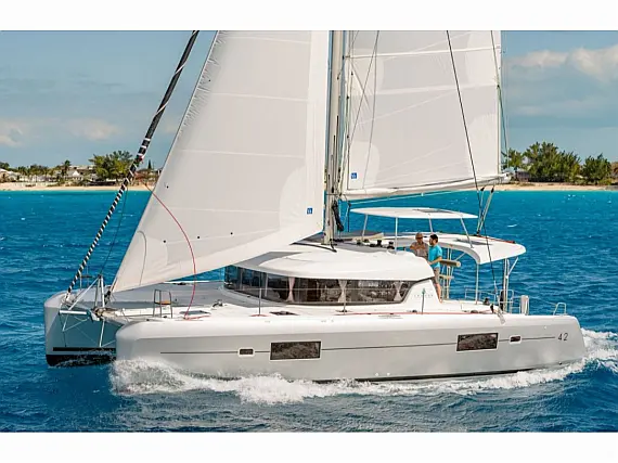 Lagoon 42 - External image