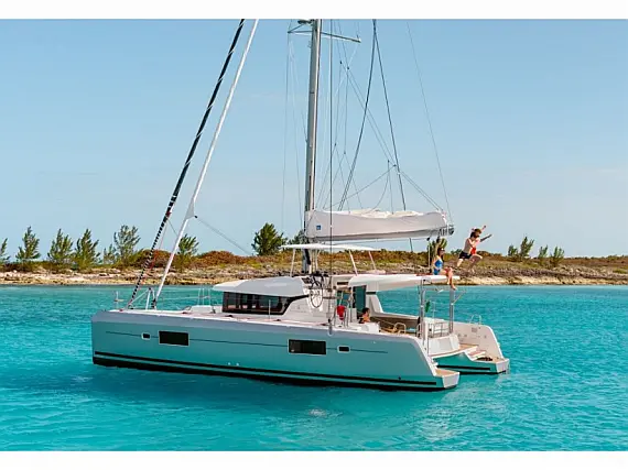 Lagoon 42 - External image