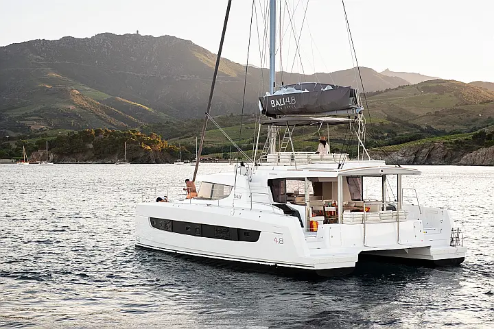 Bali 4.8 (5+2 cab) - 