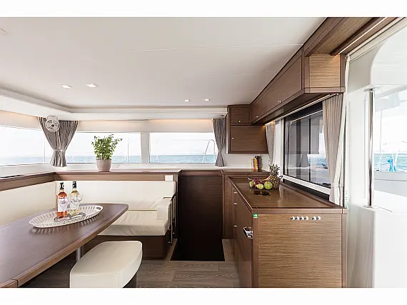 Lagoon 450  Flybridge - Internal image