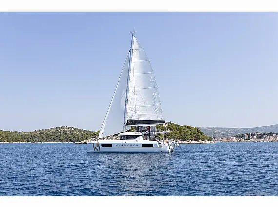 Lagoon 43 - External image